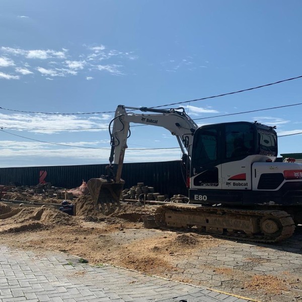 Serviços De Escavação Para Tubulação De Água??